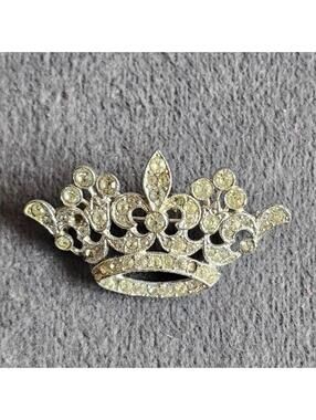 Vintage Trifari Crown Brooch